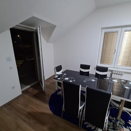 Apartmani Mladenovic Kijevo Екстериор снимка