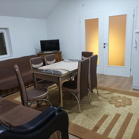 Apartmani Mladenovic Kijevo Екстериор снимка