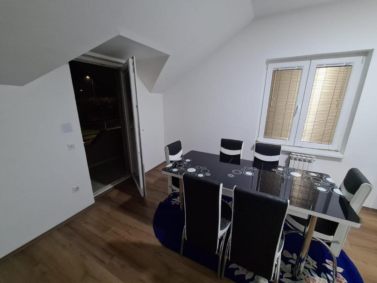 Apartmani Mladenovic Kijevo Екстериор снимка