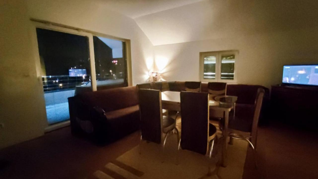 Apartmani Mladenovic Kijevo Екстериор снимка