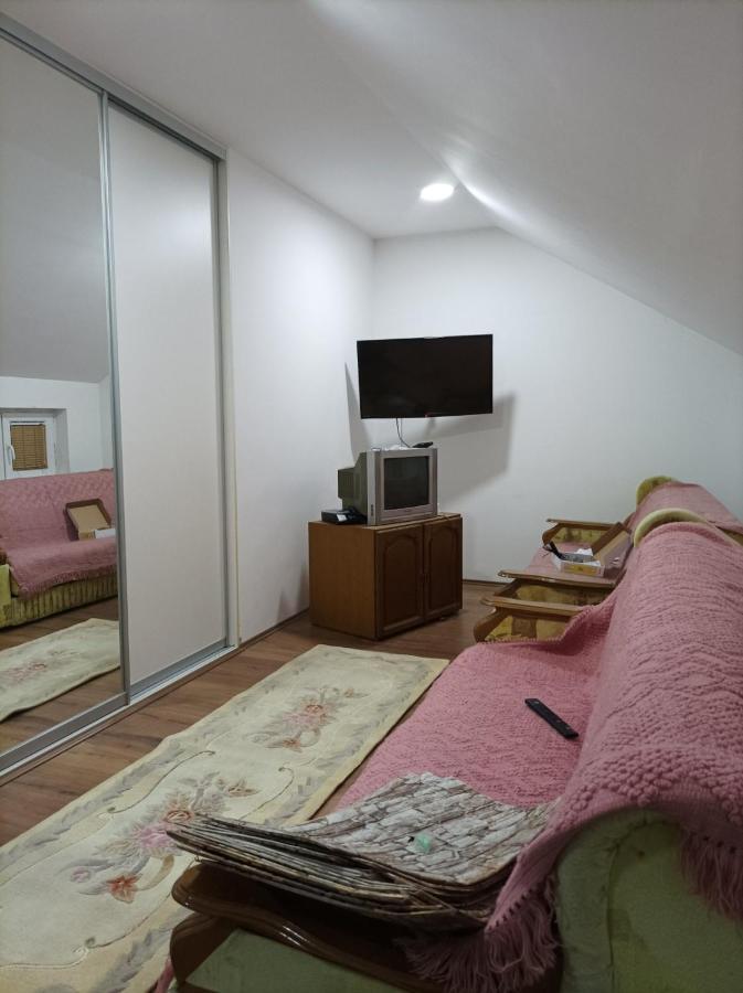 Apartmani Mladenovic Kijevo Екстериор снимка