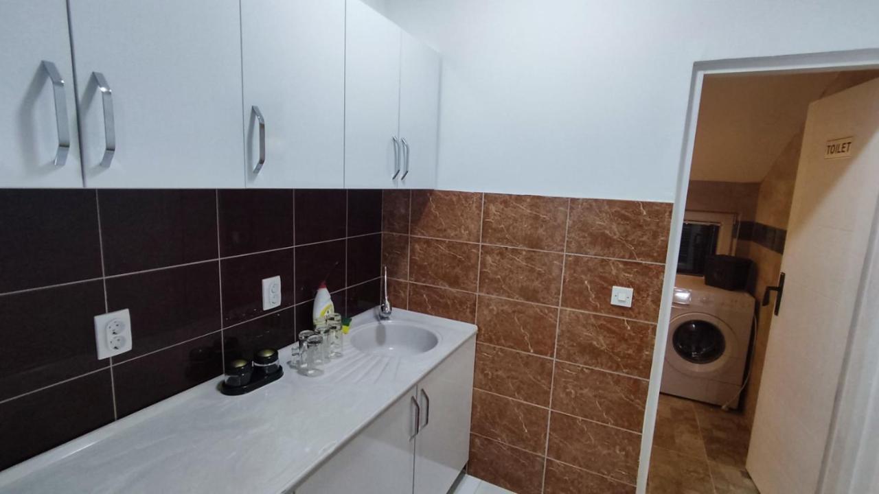 Apartmani Mladenovic Kijevo Екстериор снимка