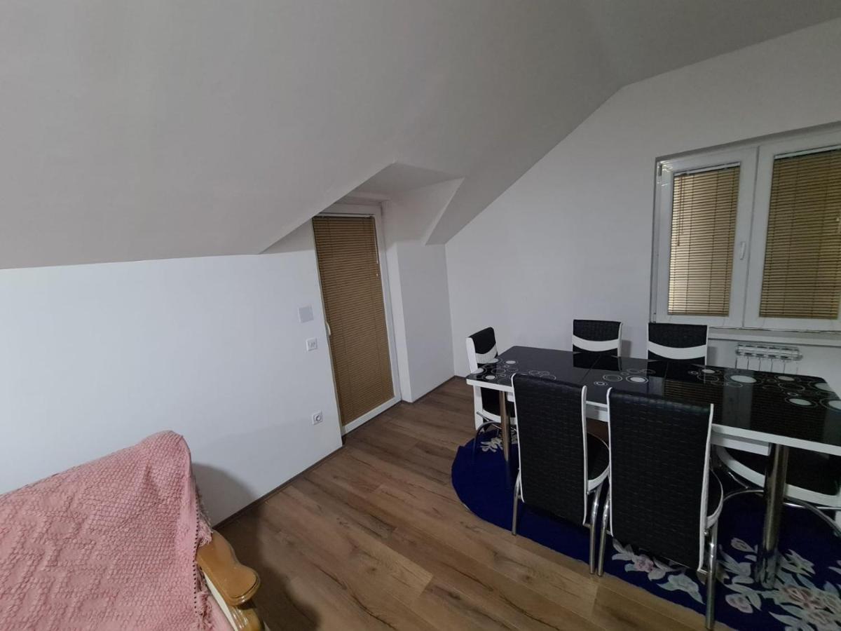 Apartmani Mladenovic Kijevo Екстериор снимка