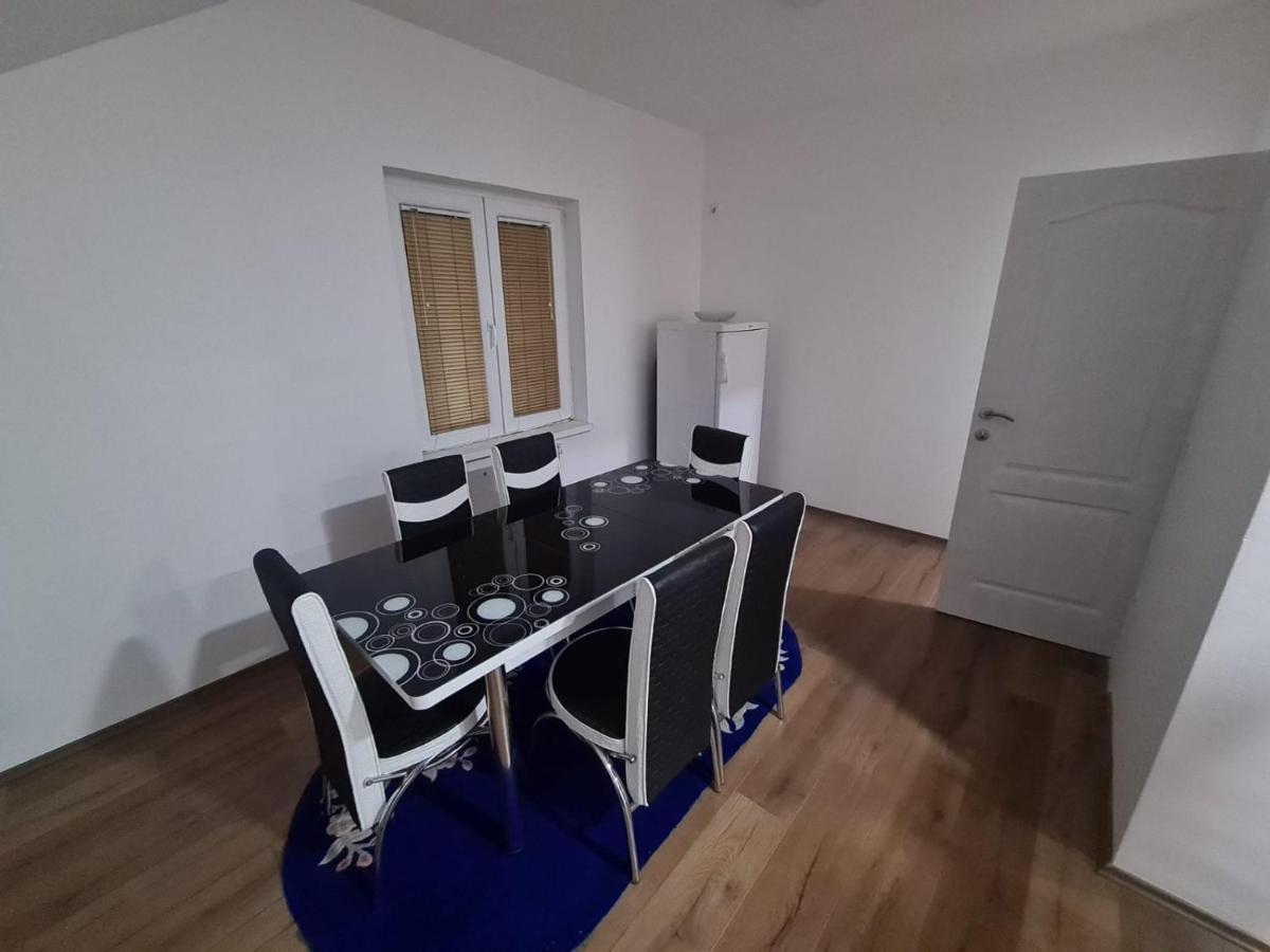 Apartmani Mladenovic Kijevo Екстериор снимка